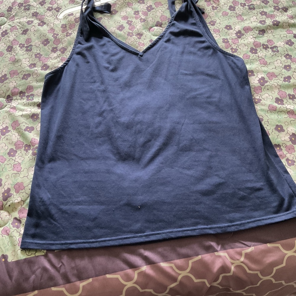 Shoulder tie tank top - Picture 2 of 4